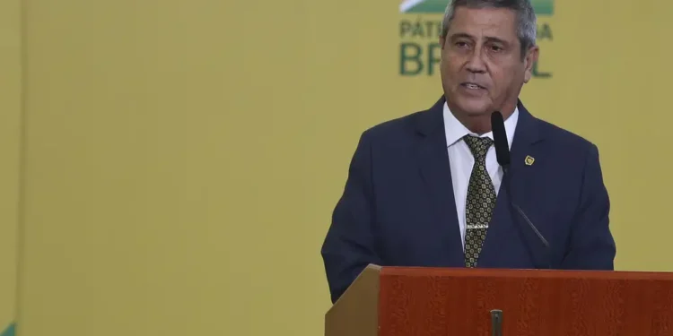 Braga Netto se irrita e acusa Mauro Cid de mentir em frente aos ministros