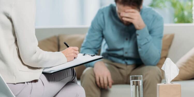 Este país contratou novos 6.700 profissionais com foco na saúde mental