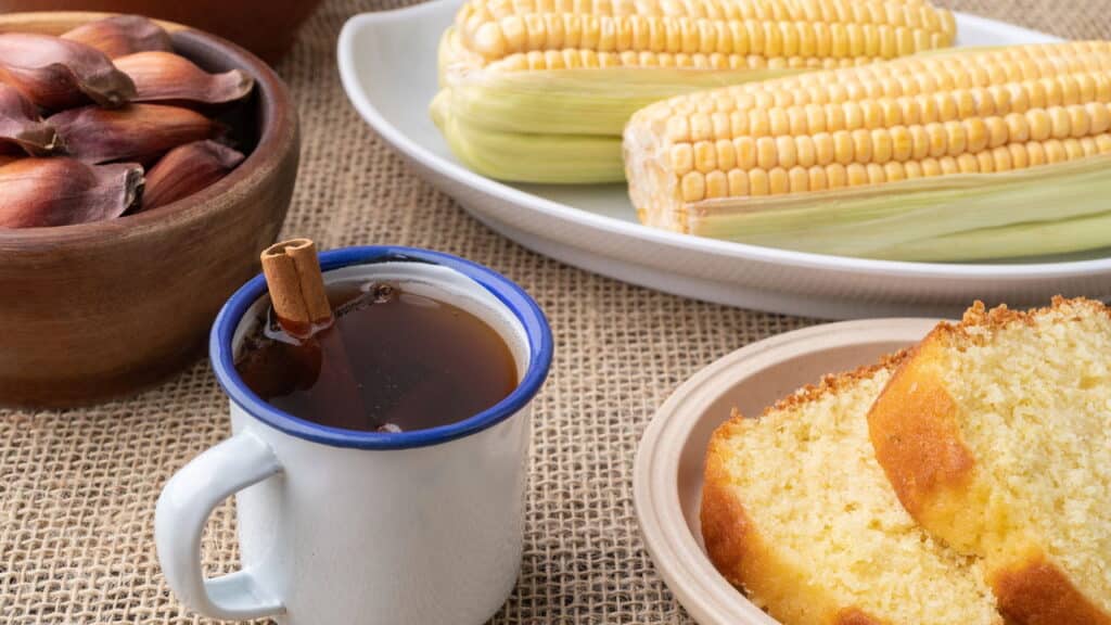Veja 3 diferenças entre vinho quente e quentão e qual faz menos mal à dieta