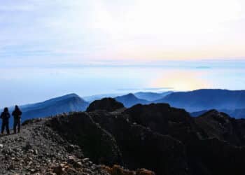 Após morte de Juliana, trilha do Monte Rinjani é reaberta e outro turista cai no local