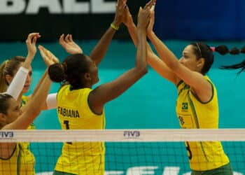 Seleção brasileira impõe força, vence a Turquia e silencia torcida adversária