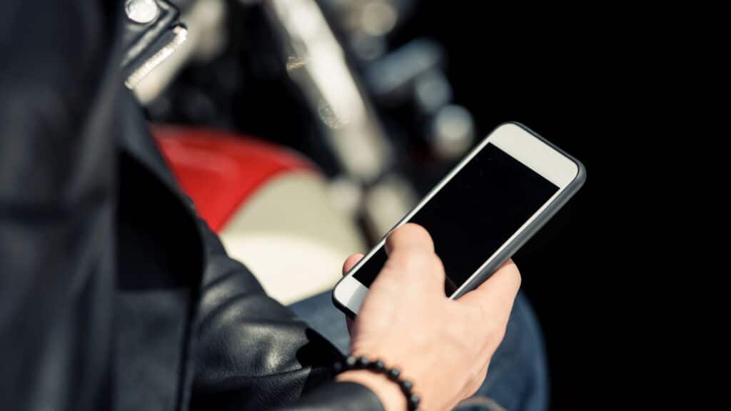 Como essas abreviações impactam o uso do smartphone?