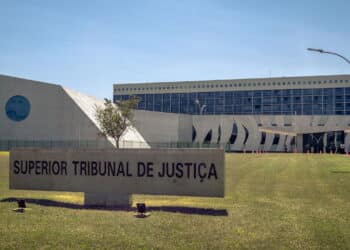 Allan dos Santos é absolvido pelo STJ em ação judicial de cineasta