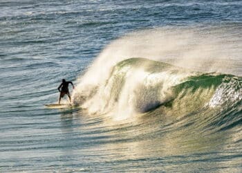 Ondas melhoram, e 1º dia de baterias agita o Vivo Pro Rio em Saquarema