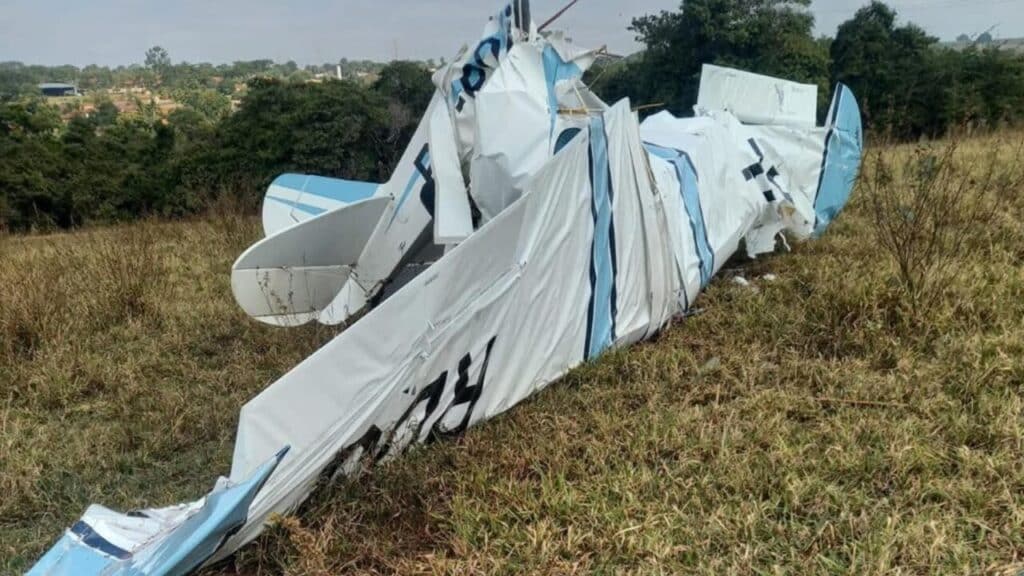 Moradores em choque após queda de avião em cidade do interior de SP