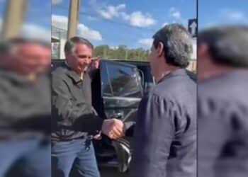 Bolsonaro e Tarcísio se encontram e movimentam bastidores da política; entenda