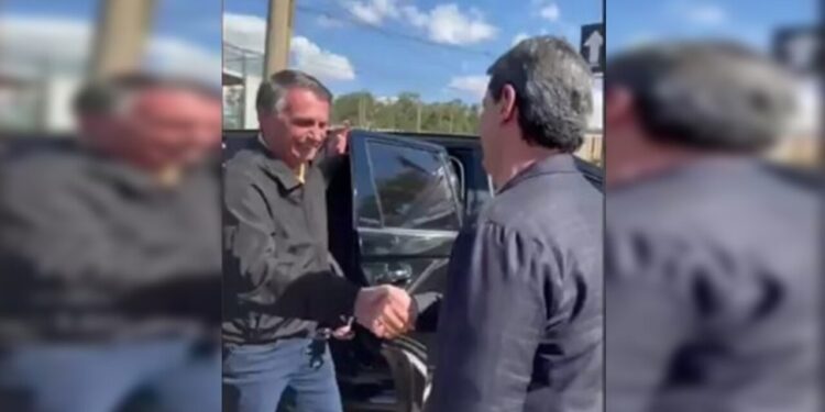 Bolsonaro e Tarcísio se encontram e movimentam bastidores da política; entenda