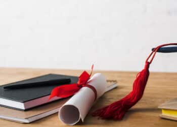 Nova regra veta faculdades de emitirem diploma de pós-graduação para cursinhos on-line