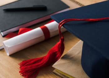 Adeus, diploma "de papel": nova regra para o ensino superior muda a validade do certificado; entenda