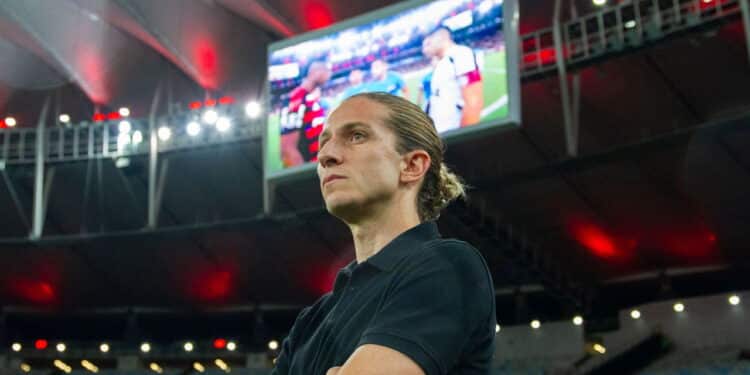 Bastidores: diretoria do Flamengo desaprova atitude de Filipe Luís; entenda