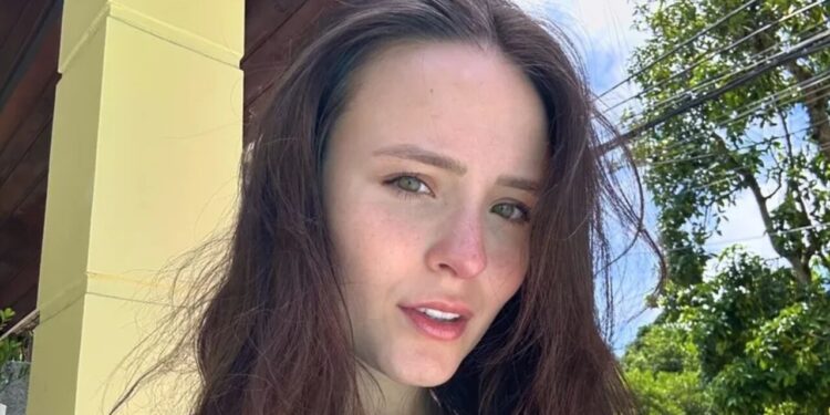 Larissa Manoela se irrita com o Fantástico e desabafa nas redes