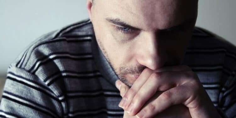 Homens estão morrendo mais cedo no Brasil: entenda os dados alarmantes e principais causas
