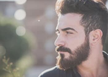 Barbas têm mais bactérias que privadas? A ciência revela a verdade