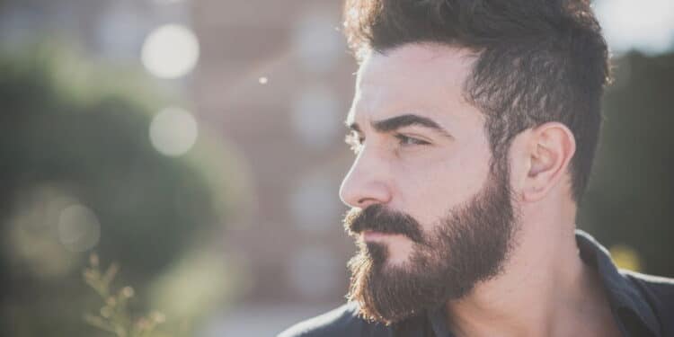 Barbas têm mais bactérias que privadas? A ciência revela a verdade