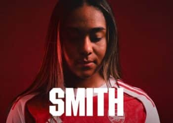 Maior contratação da história do futebol feminino: Arsenal anuncia Olivia Smith; veja valores