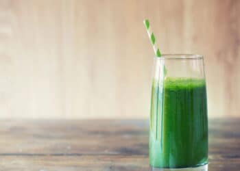 Detox poderoso: essa receita de suco verde ajuda a secar barriga e elimina toxinas