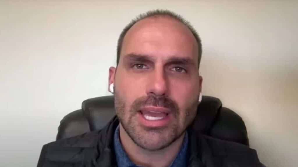 Hugo Motta nega indicação de Eduardo Bolsonaro como líder da minoria