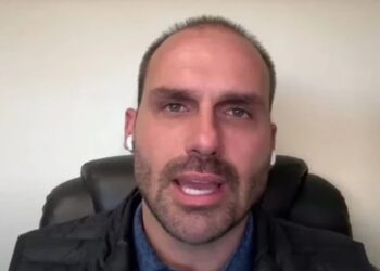 Eduardo Bolsonaro quebra o silêncio após ação da PF na casa do pai
