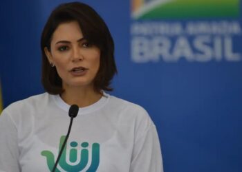 Após operação contra Bolsonaro, reação de Michelle chama atenção nas redes