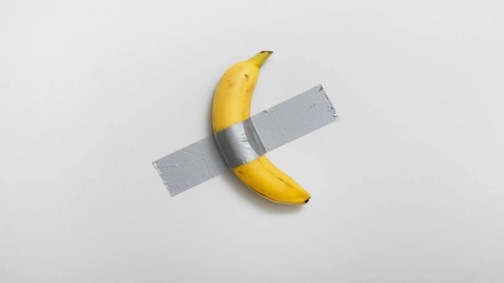 Famosa obra de arte milionária com banana vira lanche de visitante em museu; entenda