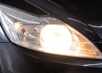 Lei do Farol entrou em vigor: veja o que mudou para motoristas em todo o país