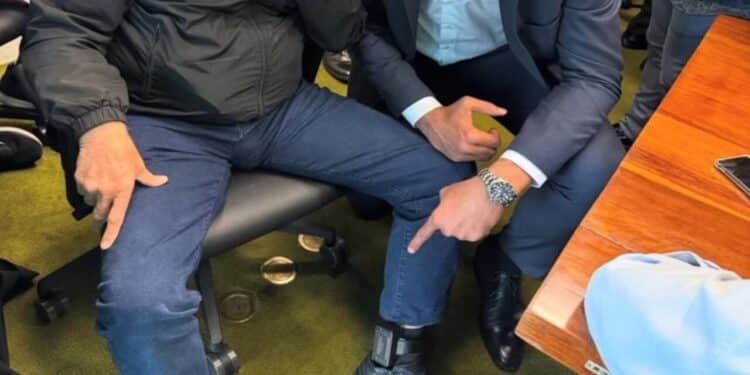 Moraes cobra posicionamento da PGR sobre laudo da tornozeleira de Bolsonaro