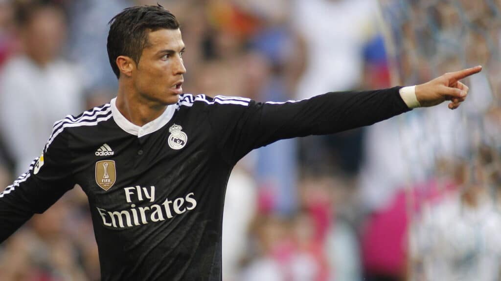 Cristiano Ronaldo entra para a história ao alcançar fortuna bilionária no futebol