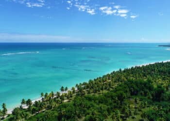 Veja as 4 piscinas naturais incríveis no Brasil que parecem cenários de filme