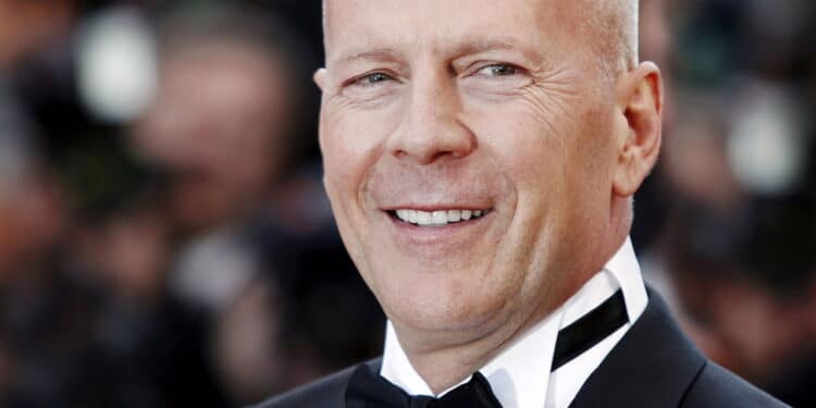 Bruce Willis enfrenta fase crítica: ator perde fala e mobilidade; veja detalhes