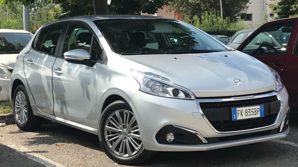Dono de Peugeot 208 ou 2008? Recall alerta para risco de incêndio; veja detalhes