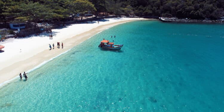 Turistas se apaixonam por essa cidade escondida no litoral conhecida como ‘Caribe brasileiro’