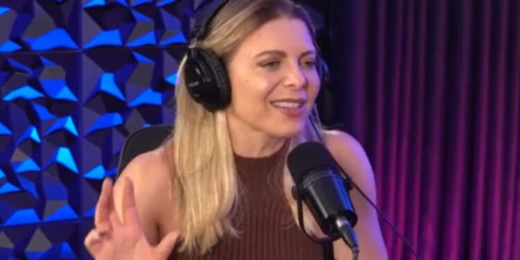 Sheila Mello surpreende ao revelar romance com integrante do É o Tchan