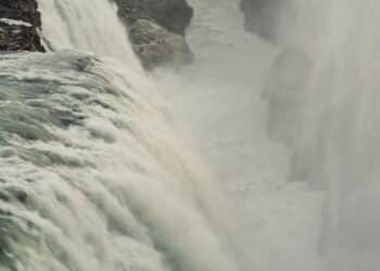 Conheça a maior cachoeira do mundo: são mais de 3 mil metros de pura beleza natural