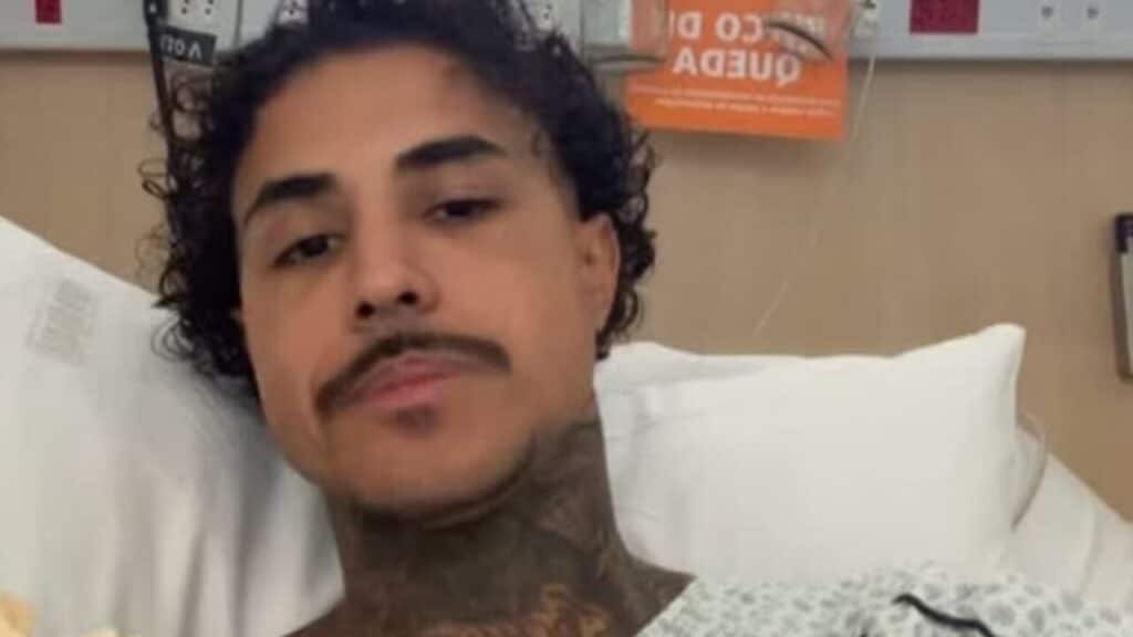 MC Livinho se envolve em acidente em São Paulo e é internado na UTI
