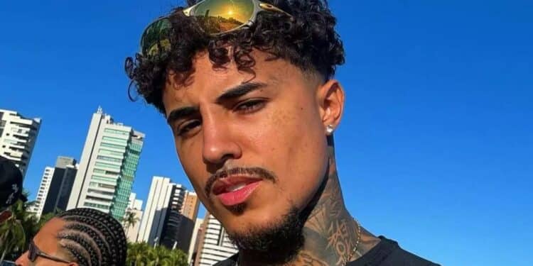 MC Livinho se envolve em acidente em São Paulo e é internado na UTI