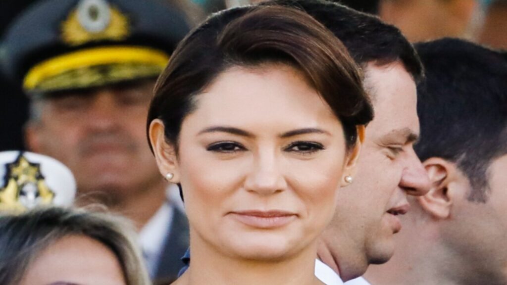 Após operação contra Bolsonaro, reação de Michelle chama atenção nas redes