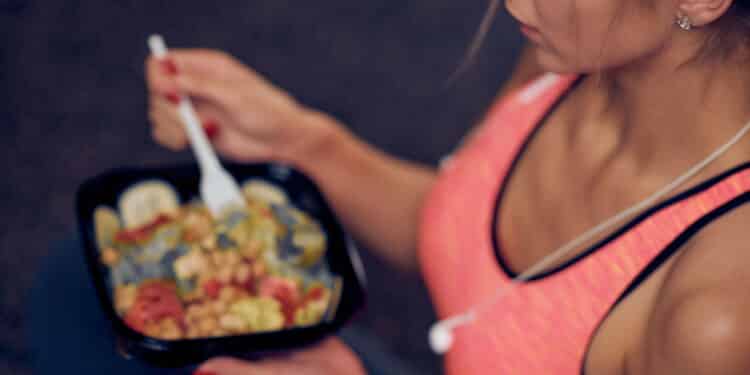 Achava que era saudável? Veja os alimentos considerados 'fit' que fazem mais mal do que bem