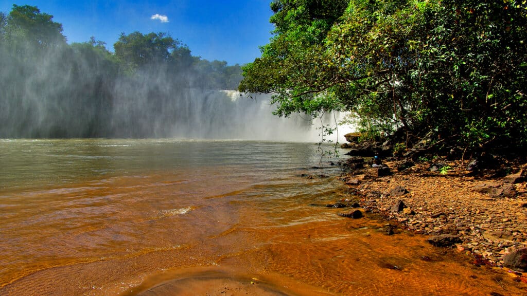 Explore trilhas entre o cerrado e mirantes e conheça este lugar mágico e escondido