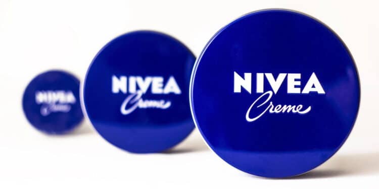 Veja os melhores truques com o creme Nívea da lata azul que substituem produtos caríssimos
