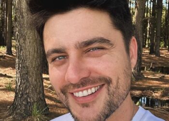 Ex-galã da Globo surge irreconhecível após harmonização facial e choca fãs; veja antes e depois
