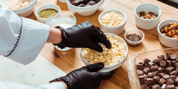 Chocolate amargo, ao leite ou branco: qual é o mais saudável de verdade? Veja comparação