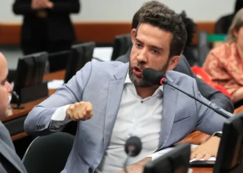 OAB suspende Janones pela quarta vez e sigilo sobre motivo levanta especulações