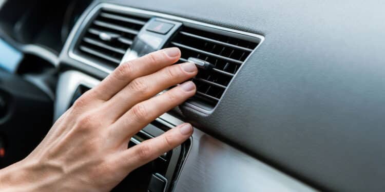 O hábito de desligar o ar-condicionado do carro ao escalar: o que dizem os especialistas?