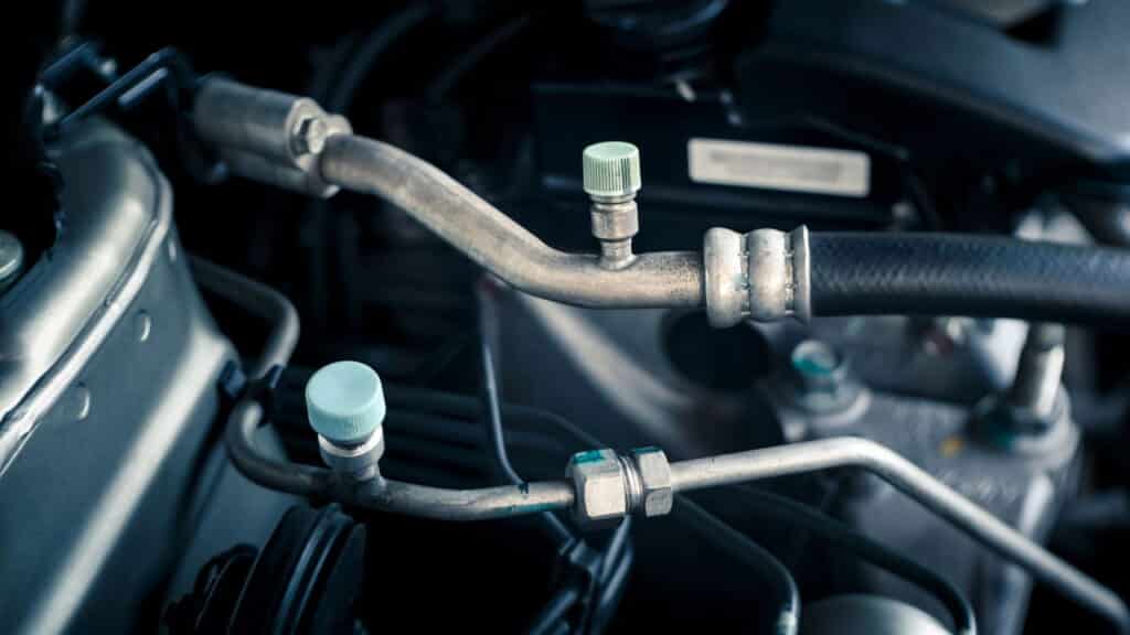O hábito de desligar o ar-condicionado do carro ao escalar: o que dizem os especialistas?