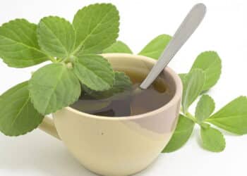 3 chás poderosos para acalmar a mente e garantir um bom sono toda noite