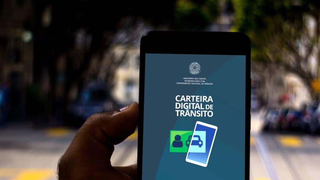 Motorista desatento pode perder CNH com novas regras em 2025