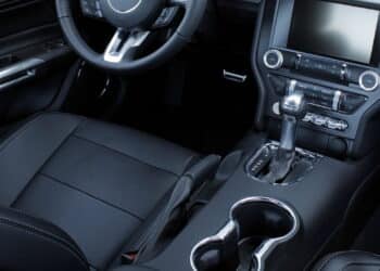 O truque com prendedor para deixar seu carro sempre cheiroso!