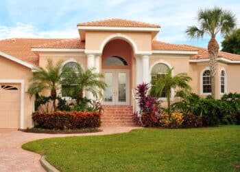 Sou designer de interiores e trabalho com clientes ricos e famosos: Raramente vejo essas 7 coisas nas casas deles!