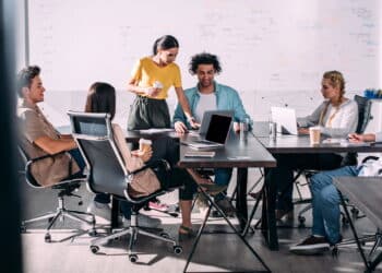 A prática da psicologia que muda a motivação no trabalho e poucos líderes aplicam