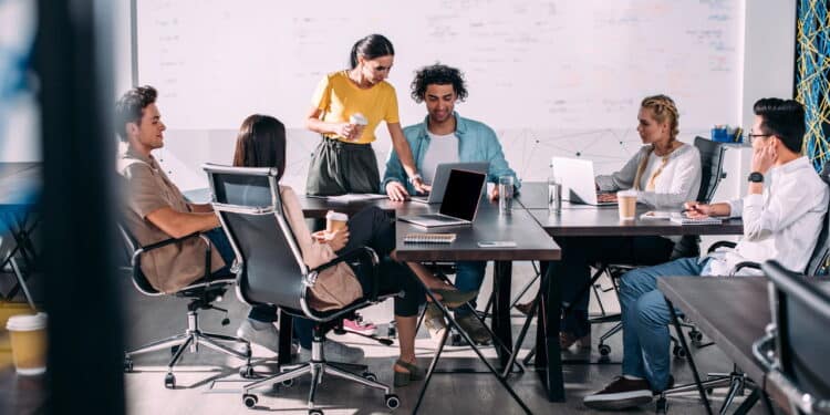 A prática da psicologia que muda a motivação no trabalho e poucos líderes aplicam